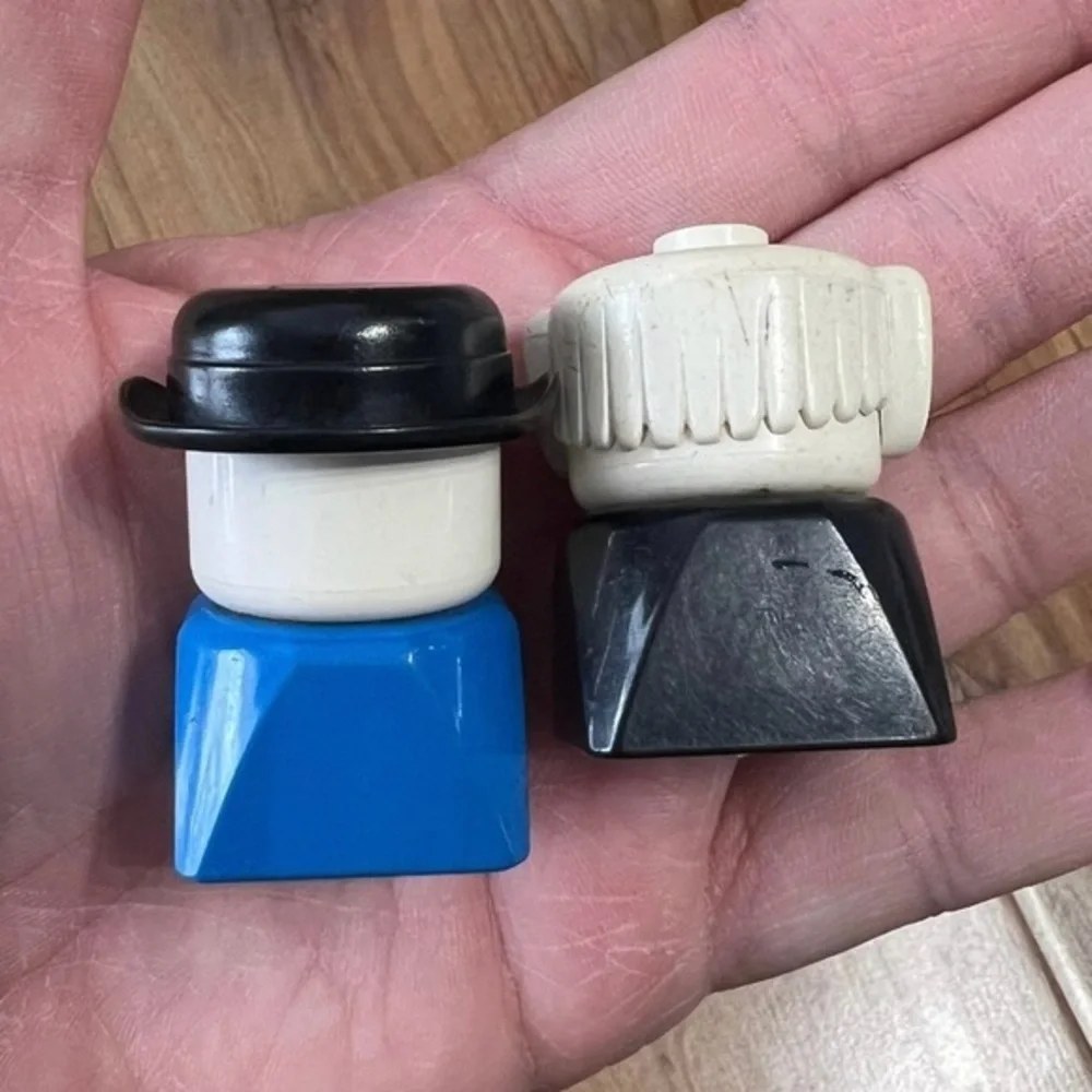 VTG 1977 LEGO DUPLO FIGURES Rare White Black Dog Man with Hat Vintage People‎